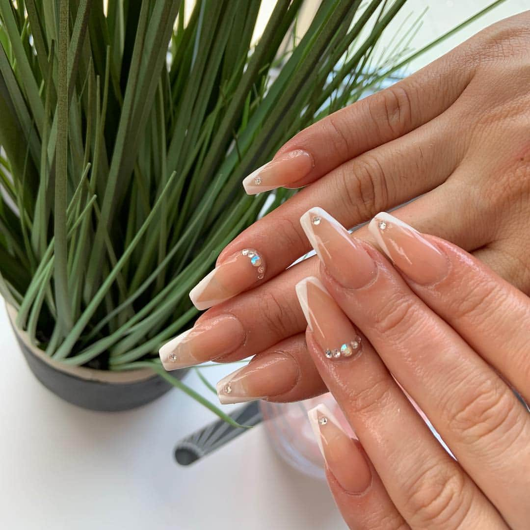 Draya Micheleさんのインスタグラム写真 - (Draya MicheleInstagram)「A beautiful @apresnailofficial gel extension full set done at @thebrandnails call today 8185783922 for appts.  Nails by Mariela」4月4日 10時10分 - drayamichele