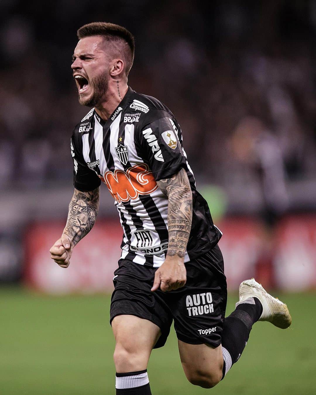 ナタンのインスタグラム：「Que noite incrível!!! Aqui é Galo P*RR@!! 🐔🔥 #galo」