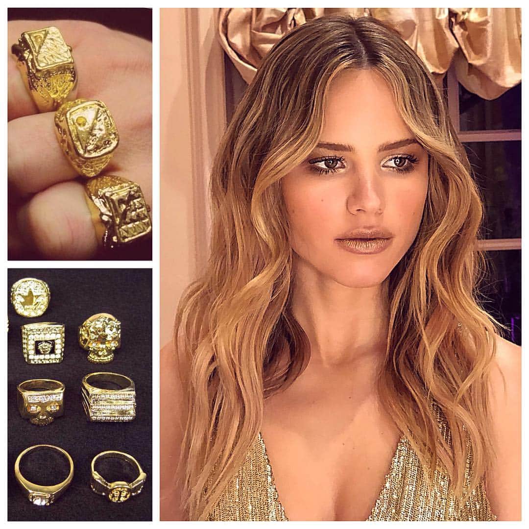 JO BAKERさんのインスタグラム写真 - (JO BAKERInstagram)「H A L S T O N • S A G E 🇺🇸 Goldfinger Feels.. with a molten monochromatic mood!! No such thing as too much!!!! Gold....on gold.... on gold!!! #halstonsage last night - Head to toe #metallic #molten #24karat #golden #gold  #goldenretriever goodness!!! Hair @sunniebrook  Makeup by me using @kevynaucoin !!」4月4日 10時14分 - missjobaker