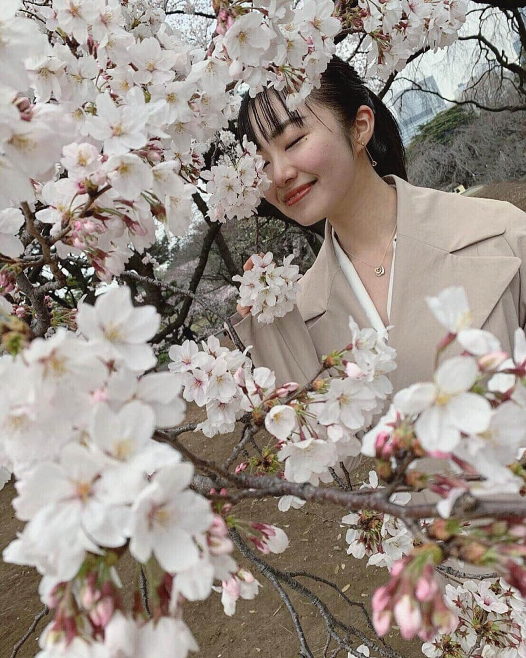 舞雛かのんさんのインスタグラム写真 - (舞雛かのんInstagram)「. お花見...🌸💕 . 初めて新宿御苑に行きました. . 色々な種類の桜があり、 今まで見たことのない桜との出会いもありました❤︎. . みなさんは、お花見楽しまれましたかー？. . #お花見 #桜 #cherryblossom #新宿御苑 #濃いピンクの桜可愛かったな #shinjuku #tokyo」4月4日 10時17分 - mizho_601