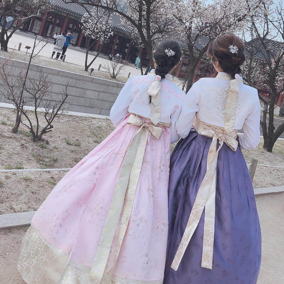 saaaay_kさんのインスタグラム写真 - (saaaay_kInstagram)「2019.04.04 いつかの先取りコーデ💕 この春は厚手のアイテムを ざっくりと肩掛けするのが気になります♪ ・ ・ こちらはスエットのセットアップ✨ 動きやすいので今回の韓国旅にも持参です✈️ @day_and_grade  #dayandgrade ☟☟☟ 本日13:00〜【ZOZO】new open✨ いきなりのタイムセールもするそう！ 初日のみの1000円クーポンも用意しているみたい🤭 #zozo#zozotown #zozo限定#zozoクーポン#zozoタウン ・ ・ 韓国旅の様子はストーリーにも載せてます🇰🇷 チマチョゴリ着たり、美味しいもの食べたり、 買い物したりで母娘旅を満喫😋」4月4日 10時22分 - saaaay_k