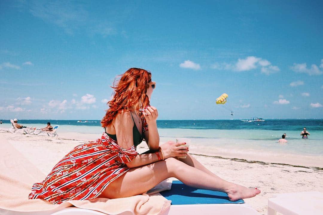 タラ・ケインのインスタグラム：「Found this picture in a travel magazine and thought I looked like this girl. 📸 @sorarhwang」