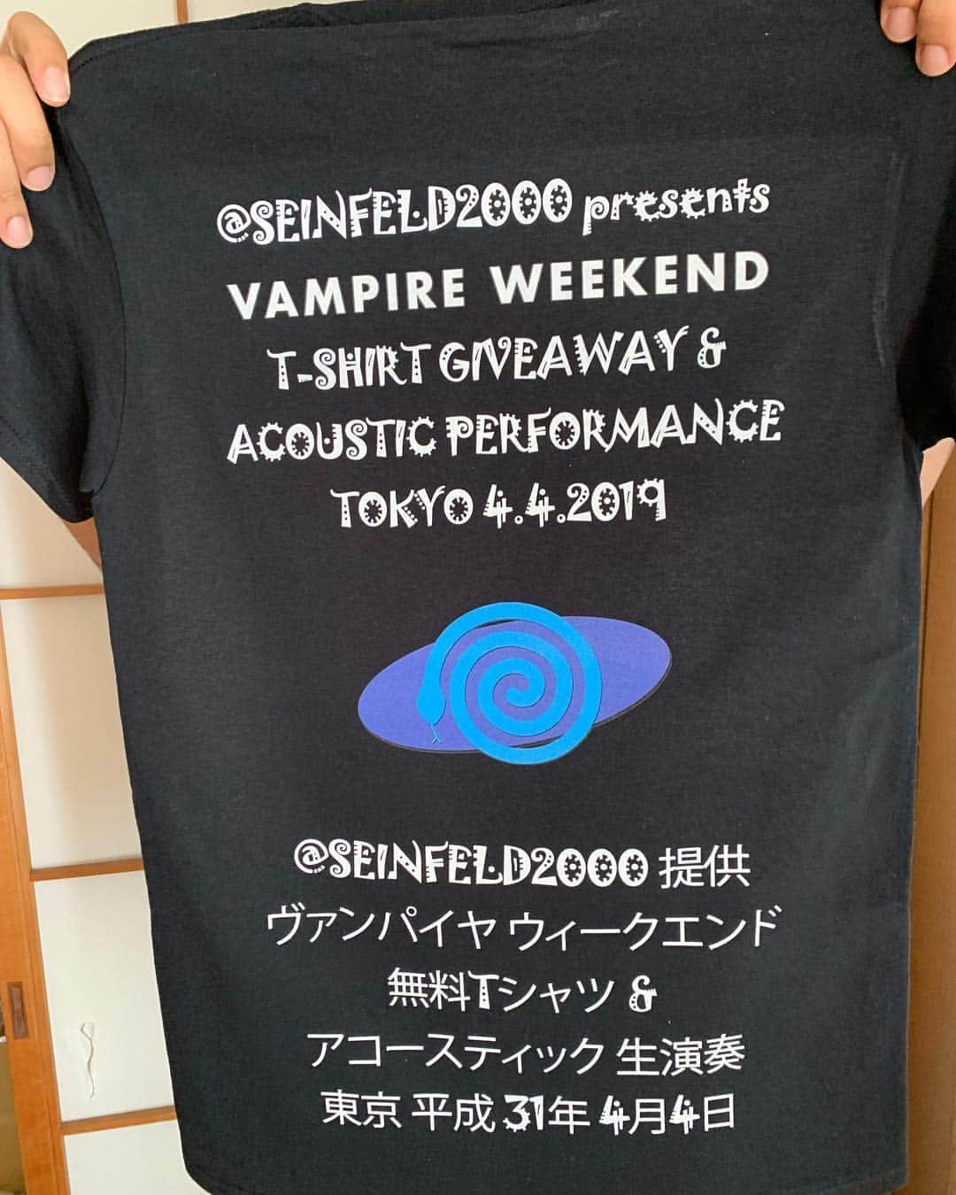 エズラ・クーニグさんのインスタグラム写真 - (エズラ・クーニグInstagram)「Hey Tokyo - I came here to escort @seinfeld2000 back to the US & I brought a bag of 30 or so rare Vampire Weekend t’s (and a couple Neo Yokio ones I found in the closet at my mgmt office) to give away tonight. first come, first served. Prob gonna play a couple acoustic songs too. Should be a chill lil event. Seinfeld made t-shirts to commemorate the t-shirt give-away 😂. He’s a true legend. Anyway it’s at @ccommunee - 7 pm」4月4日 10時24分 - arze