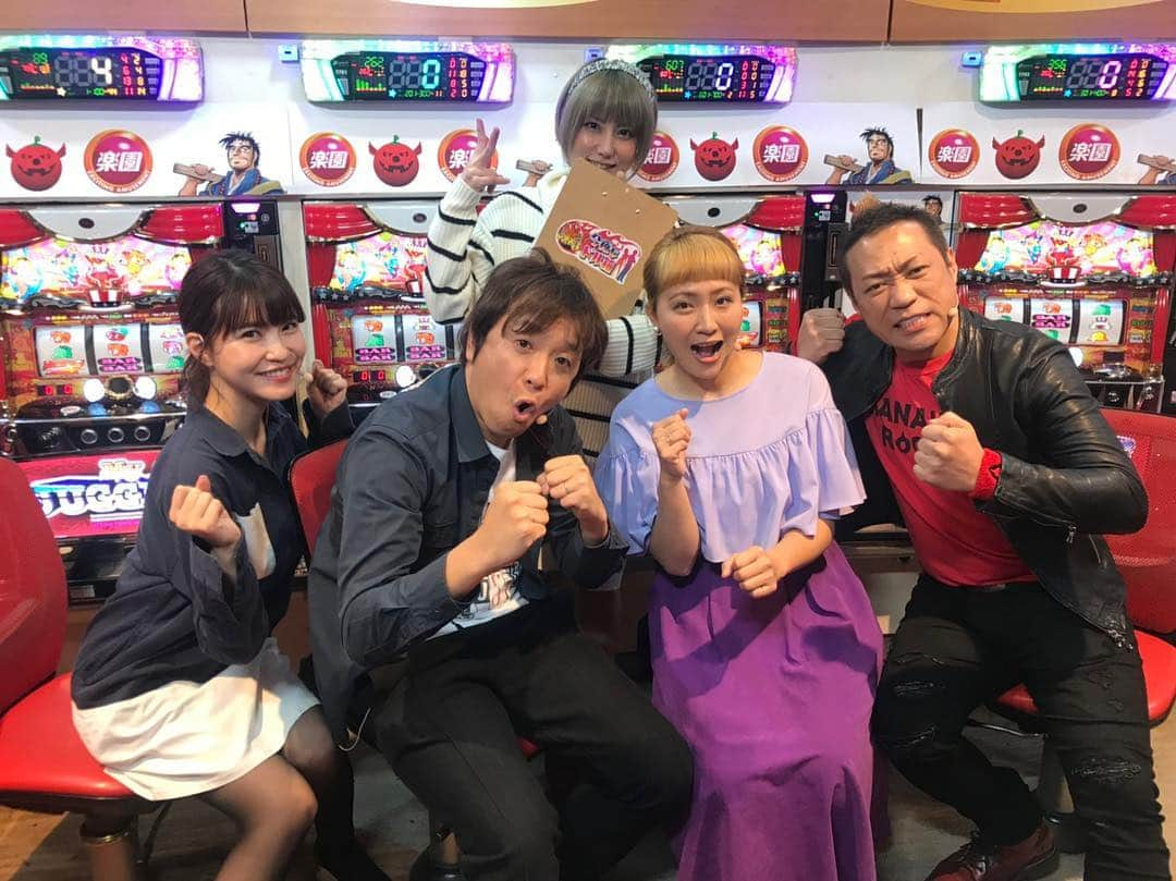 丸山桂里奈さんのインスタグラム写真 - (丸山桂里奈Instagram)「おはようございます。 先日、激今夜もドル箱の収録でした🤭⤴︎💡いつもマネージャーさんとホリさんの話をしているので、事務所の大先輩ではありますが兎にも角にも勝手にこちらが思いすぎて、振り向けば身近にいてくれるみたいな存在に感じています♫そして、チームははなわさんとでしたが、これまた人間の塊以上に優しさの塊な人で、本能がドンズバにしている感じでしてもはや瞬時の身体能力がハンパなかったです🤭💡🌸⤴︎ ということで、共演者のみなさま、スタッフさまありがとうございました😊🌸🙇‼️ #激今夜はドル箱 #ホリさん #岸明日香さん #MYMEさん #はなわさん #結果はどうでしょうか #いい意味で #インスタバエ」4月4日 10時49分 - karinamaruyama