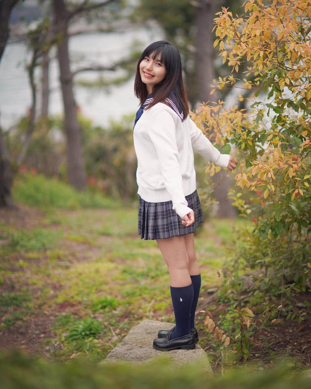 のインスタグラム：「:﻿ #25過ぎても制服が着たい ﻿ ﻿ ○○歳は〜〜﻿ ◇◇歳以下は〜〜﻿ △△歳以上は〜〜﻿ ﻿ っていう区切り方がなくなってほしいなぁ。っていつも思ってる。﻿ ﻿ そして何より、「若ければ若いほど可愛い」という風潮のせいで年を取ることが怖くなってしまった若い女の子たちに、少しでも勇気を与えることができたら。それが一番嬉しい。。﻿ ﻿ って、思ってるよ🤭﻿ ﻿ モデル、タレント、役者、アイドルって「年齢」が夢を諦める原因になりがちだから。﻿ 「あんな風に歳をとりたい！」って思ってもらえる人になれるように、これからも活動していくつもり✌︎﻿ ﻿ #フレッシュ撮影会﻿ ﻿ #撮影会#撮影会モデル#撮影#被写体#制服#セーラー服#コスプレ#偽jk#ポートレート#ポートレート部#ポートレートモデル#水の広場公園#人像#写真好きな人と繋がりたい#東京カメラ部#tokyo#cosplay#cosplayer#schoolgirl#japanesegirl#asiangirl#japanesemodel#asianmodel#tokyocameraclub#portraitmood#bj_kanagawa_official ﻿ ﻿ 制服着てる26歳の囲み列に並んで撮影してくれるカメラマンさんたちがいることに感謝だなぁ、ほんと🤭笑」