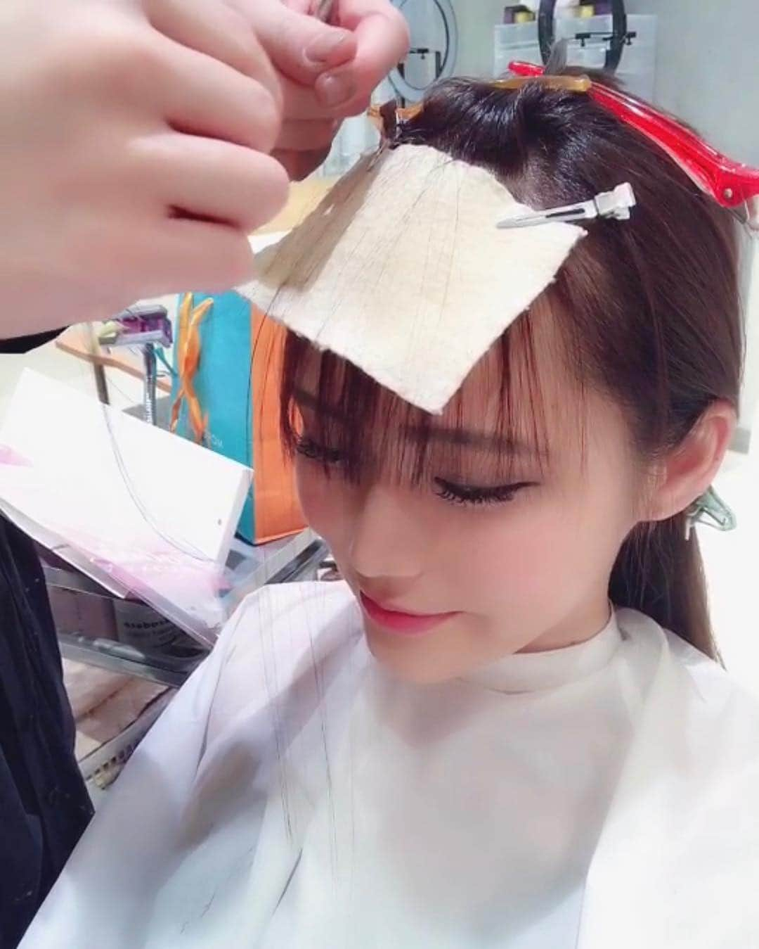 水瀬きいさんのインスタグラム写真 - (水瀬きいInstagram)「⋆* おは！ ちなみにヘアループ付けてる時こんな感じ！ 1本1本に丁寧に💫元の毛が抜け落ちるまでひっついててくれるんだって🥳 結構質問来たけどやっぱり髪の毛って気になるとこある人多いよね🤔DM返せなくてごめんなさい🙇‍♂️ . #ヘアループ#freera#美容室##表参道#instabeauty#instahair#hotd」4月4日 11時05分 - kiiiiiiiiiiiiiiiiiiiii