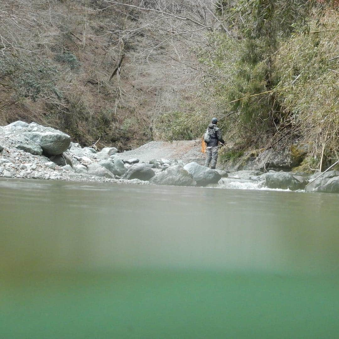 ROOT CO. Designed in HAKONE.さんのインスタグラム写真 - (ROOT CO. Designed in HAKONE.Instagram)「. Fishing weather. ・ #root_co #rootco #magreel360 #carabiner #outdoor #outdoors #outdoorphotoshoot #outdoorfashion #outdoorbrand #outdoorgear #outdoorlife #streamfishing #troutfishing #trout #fishing #fishinggear #fishinglife #lifestyle #カラビナ #アウトドア #アウトドアブランド #アウトドアギア #アウトドアライフ #渓流釣り #トラウトフィッシング #トラウト #フィッシング #フィッシングギア #フィッシングライフ #ライフスタイル」4月4日 11時09分 - root_co_official