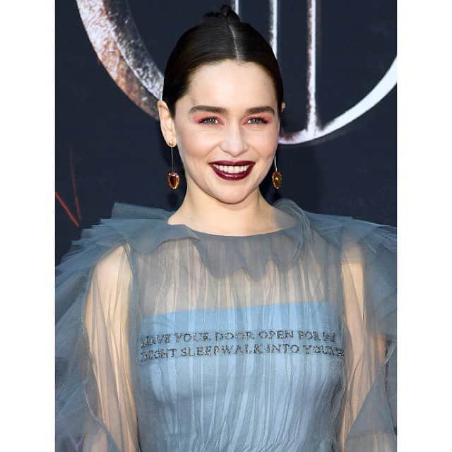 ペトラ・フラナリーさんのインスタグラム写真 - (ペトラ・フラナリーInstagram)「Dreamy ✨💫 @emilia_clarke #GOT Premiere @maisonvalentino @taffinjewelry」4月4日 11時44分 - petraflannery