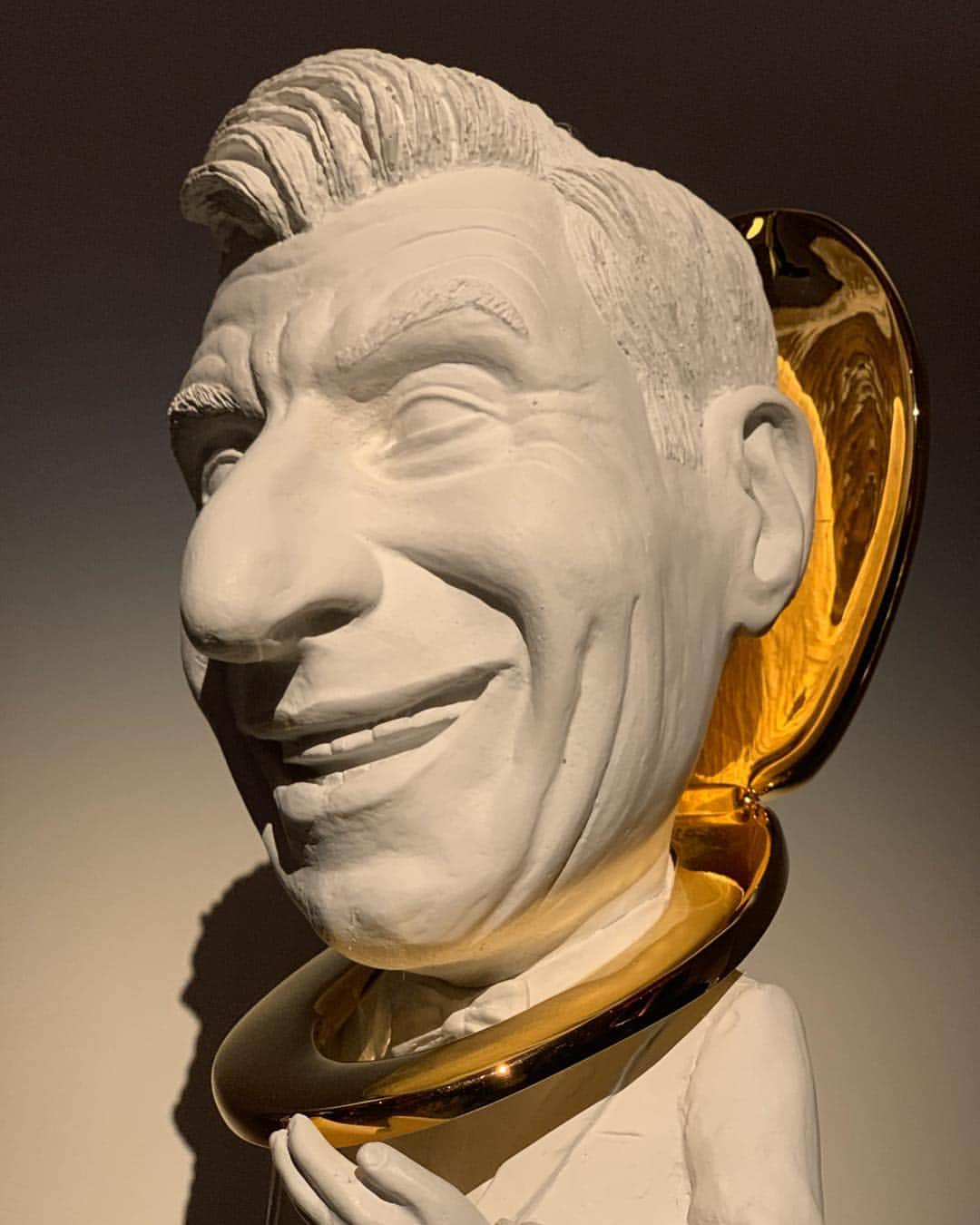 KAWSONEさんのインスタグラム写真 - (KAWSONEInstagram)「@newmuseum Spring Gala 2019 #MaurizioCattelan #OSCAR」4月4日 11時55分 - kaws