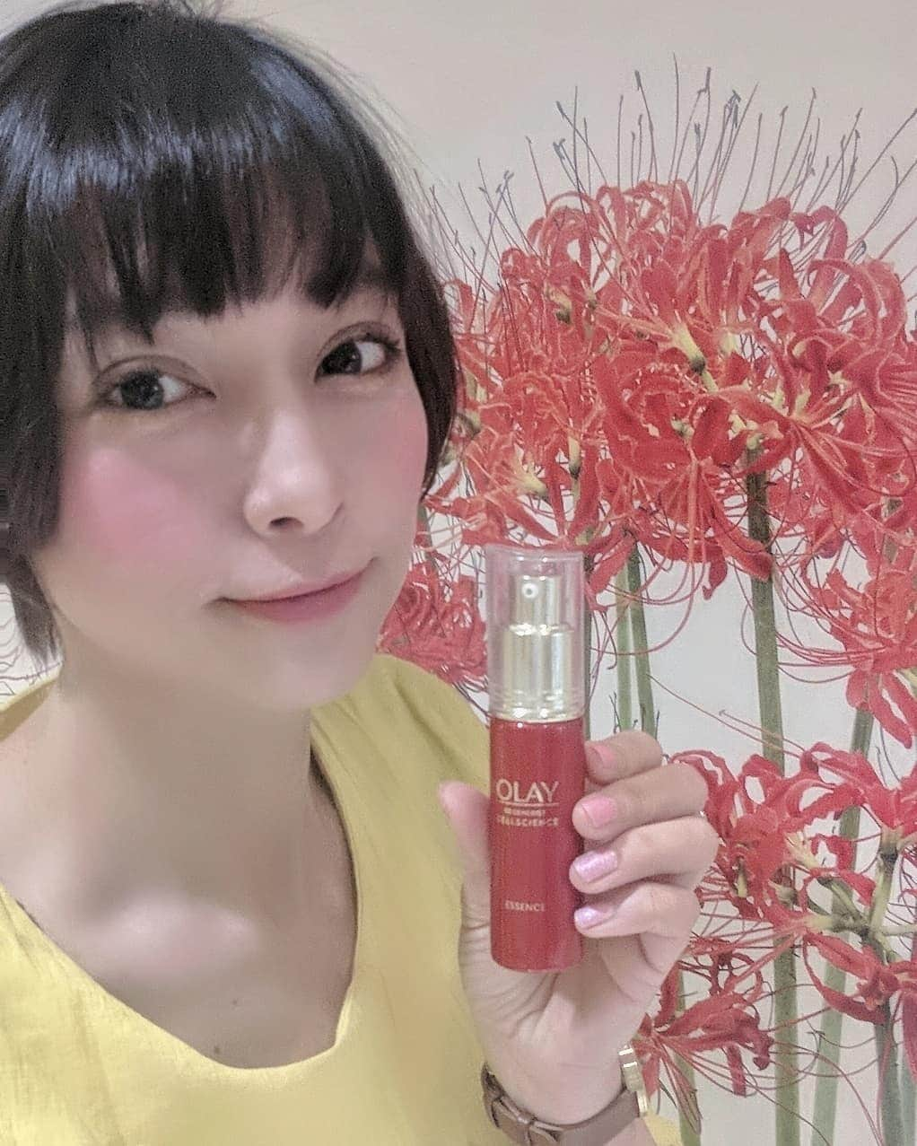 芳美リンさんのインスタグラム写真 - (芳美リンInstagram)「Olayを使った、28日間チャレンジ！  28日間使い続けて、気になっていた顔回りのラインがスッキリしました✨  顎と首回りをマッサージして、ケアしました✨  美容液は、コンパクトで特にお気に入り。 持ち運びやすく、旅のお供にしていました。  楽天やアマゾン、ロハコから買えるのも、手軽でありがたいですね✨  日本初のチャレンジ企画に参加させていただき、感謝です☺  これからも旅やアウトドアを楽しみながらケアがんばります✨  @olay #olay28day #シャープエッセンス #オレイ#日本初上陸#日本初挑戦#PR #旅コスメ#旅好きな人と繋がりたい#コスメ#旅人 #アウトドア#アウトドア女子#アウトドアモデル #Olay28Day @olay」4月4日 11時57分 - lynn.lynn5