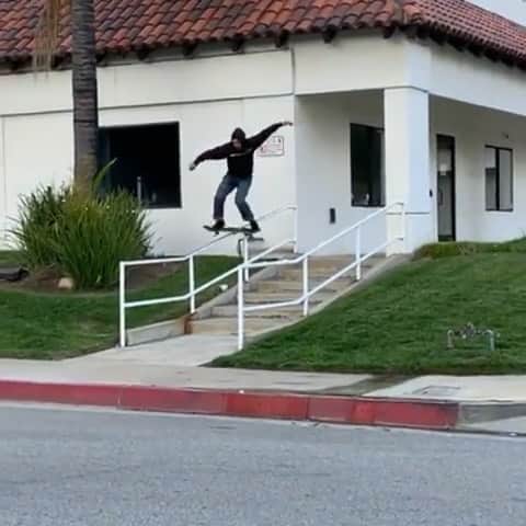 オルタモントのインスタグラム：「@dakotaservold gone skateboarding 🖤 // #CFADC」