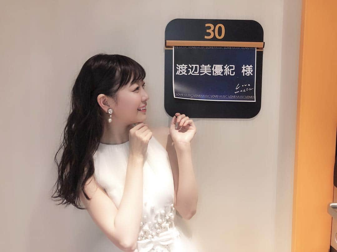 渡辺美優紀さんのインスタグラム写真 - (渡辺美優紀Instagram)「. 4/7 24:30〜 CX「Love music」出演します☺︎ とても久しぶりの歌唱収録でした😳（2年半以上ぶり、、）どきっ #lovemusic #💃」4月4日 12時20分 - miyukichan919