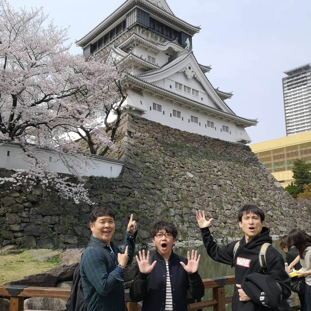 なだぎ武さんのインスタグラム写真 - (なだぎ武Instagram)「近所の公園にちと桜を見に来た。でももう葉桜になってるなー、、 考えたら満開の桜を見れたのが、小倉城での桜やったかも😄あれが平成最後の花見やった。  #小倉城桜まつり」4月4日 12時29分 - nadagigigi
