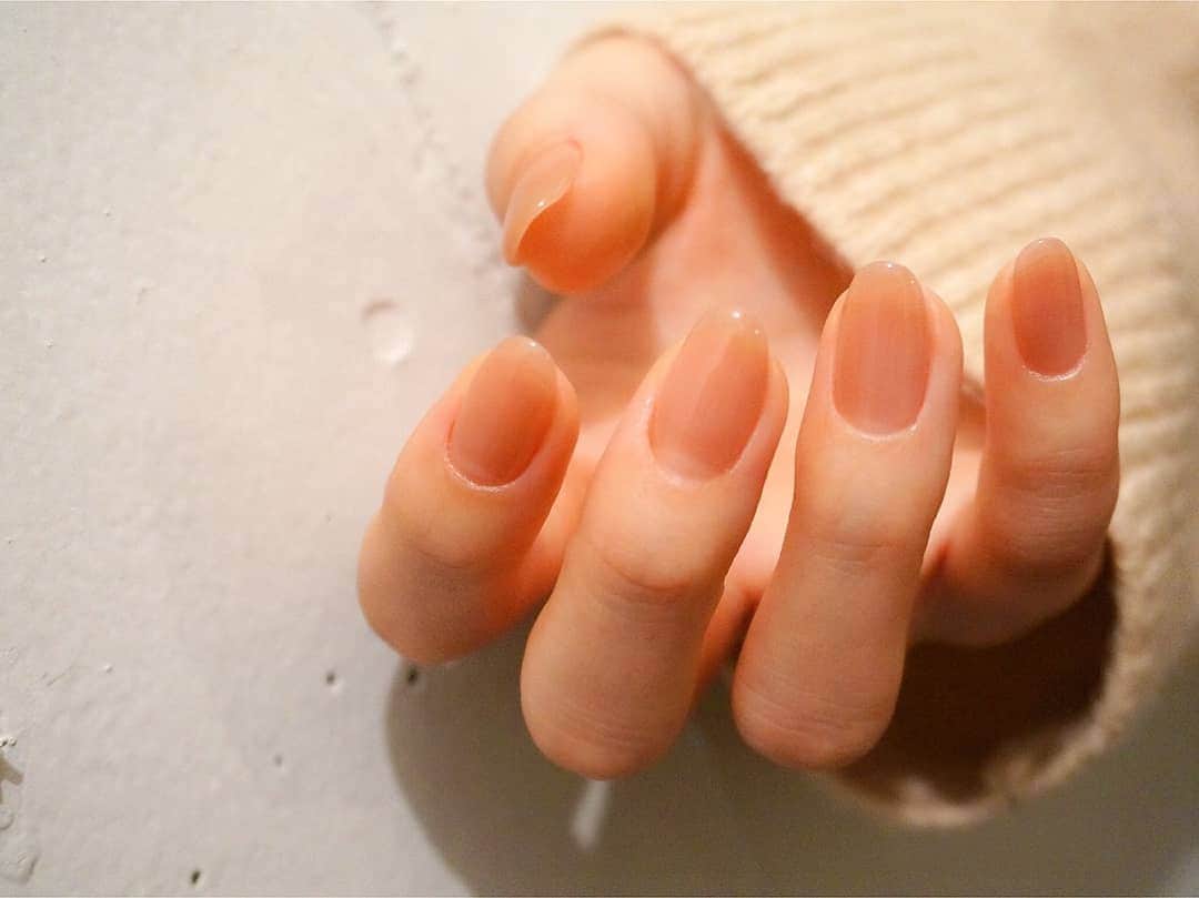 岡田ゆり子さんのインスタグラム写真 - (岡田ゆり子Instagram)「△▽△▽△▽ . . .  #Newnail 💞💞💞 .  左右ちがう、絶妙なうるうるカラーにしてもらいました～～ .  ネイルしたあとずっと手元みちゃう。(笑) めちゃめちゃ良い色じゃ。🤤❤️thanks!❤️ （@nailsalon___moii ） .  #nail #springnail #springcolors #ジェルネイル #春ネイル #ニュアンスネイル #春カラー」4月4日 12時22分 - yyy__0520