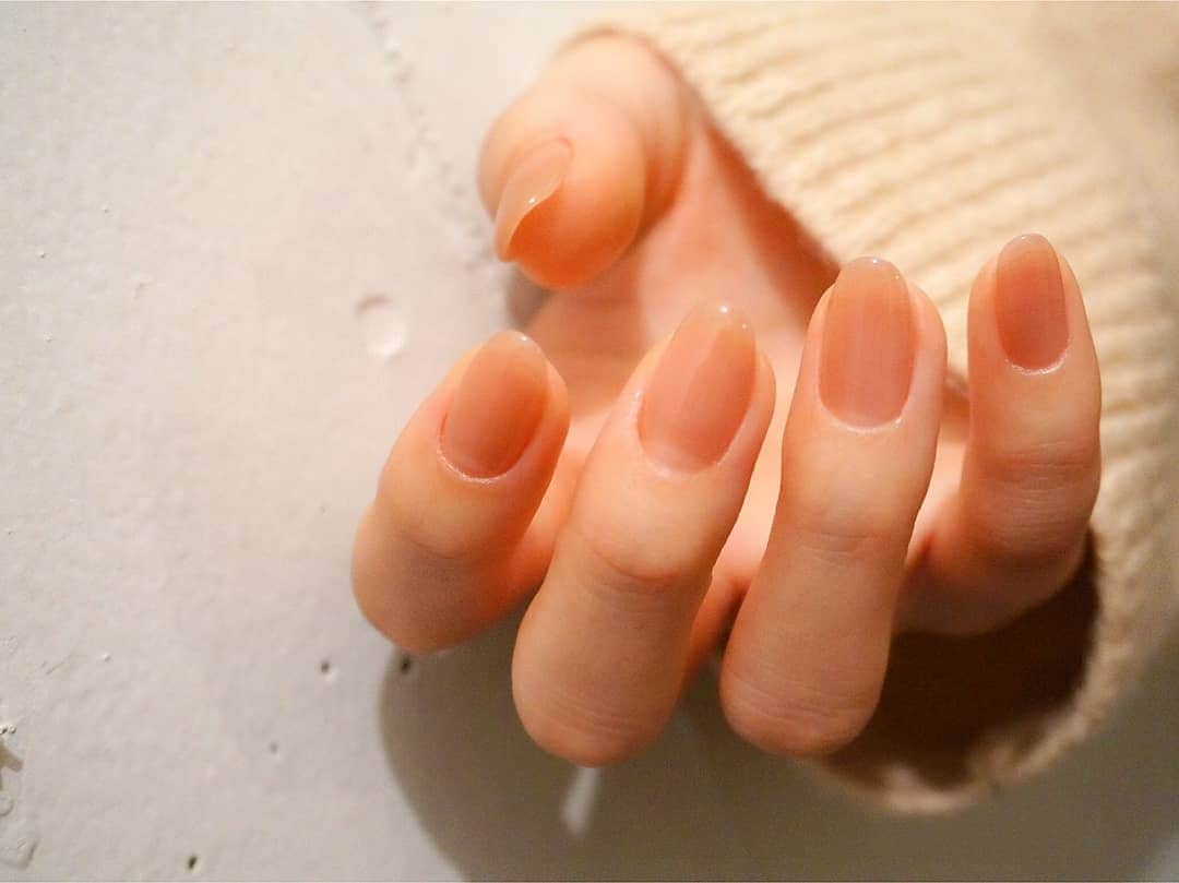 岡田ゆり子さんのインスタグラム写真 - (岡田ゆり子Instagram)「△▽△▽△▽ . . .  #Newnail 💞💞💞 .  左右ちがう、絶妙なうるうるカラーにしてもらいました～～ .  ネイルしたあとずっと手元みちゃう。(笑) めちゃめちゃ良い色じゃ。🤤❤️thanks!❤️ （@nailsalon___moii ） .  #nail #springnail #springcolors #ジェルネイル #春ネイル #ニュアンスネイル #春カラー」4月4日 12時22分 - yyy__0520