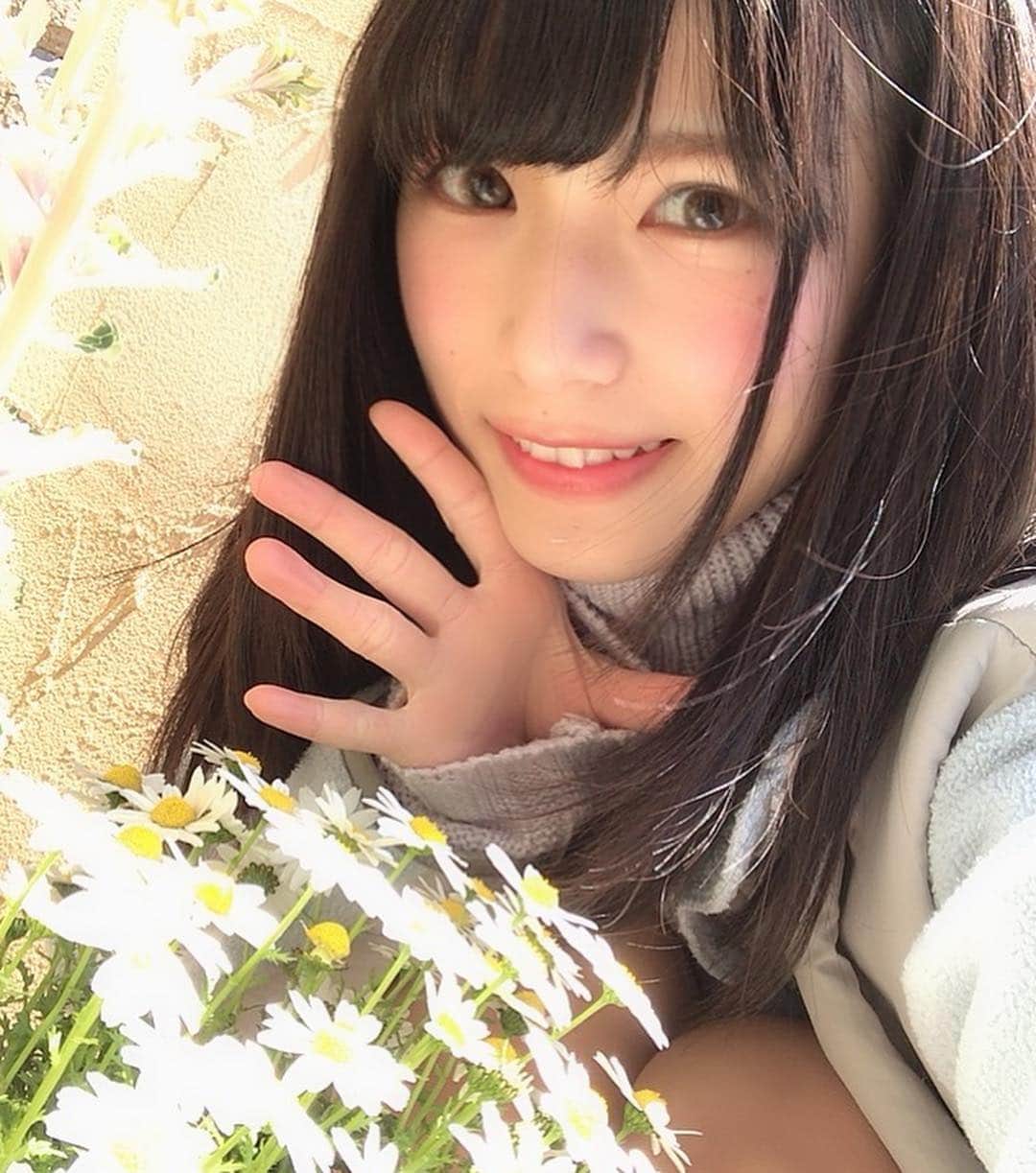 村上りいなさんのインスタグラム写真 - (村上りいなInstagram)「Flower🌷🌼*･゜ﾟ･*:.｡. #spring #instagood #flower #beautiful #photooftheday #花 #春 #followme #good #팔로우 #셀카 #셀피 #셀스타그램 #可愛 #いいね」4月4日 12時33分 - riina_murakami