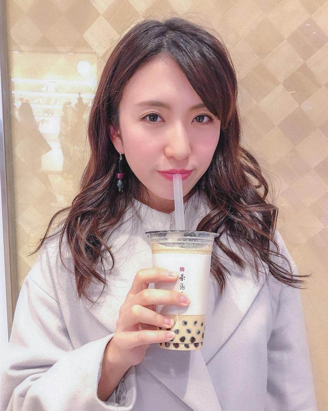 mimiさんのインスタグラム写真 - (mimiInstagram)「この前飲んだタピオカは 丸ビルにある茶湯會💕 ・ #タピオカ巡り #タピ活 #東京駅 #丸ビル #黒糖タピオカラテブーム #黒糖タピオカラテ  #サイズはスモールが良き #甘すぎるから #茶湯會 #だいたいカフェにいる #凛々しめ #tapioca #teatime #sweets」4月4日 12時36分 - chan.mi3