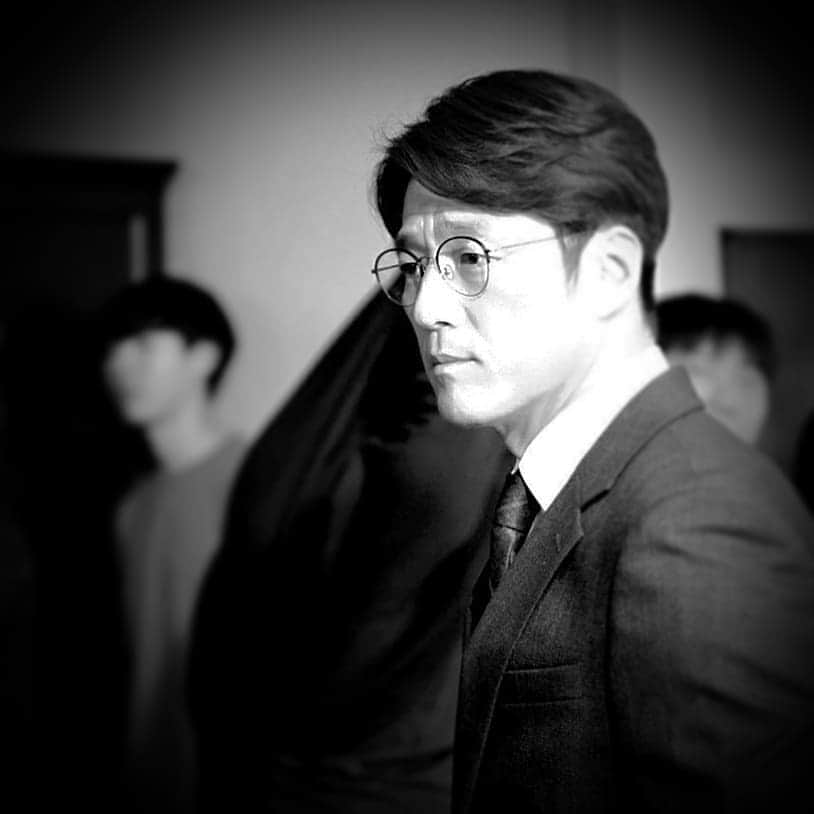 チ・ジニさんのインスタグラム写真 - (チ・ジニInstagram)「#지정생존자」4月4日 12時37分 - actor_jijinhee