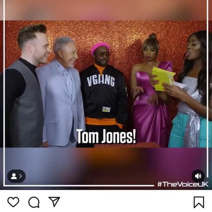 ジェニファー・ハドソンのインスタグラム：「These shoes were made for throwing and that’s just what i do. Sing me a good song a shoe just might get thrown at you: 👠👠👠👠 thank you soooo much for my award @thevoiceuk 🤣🤣」
