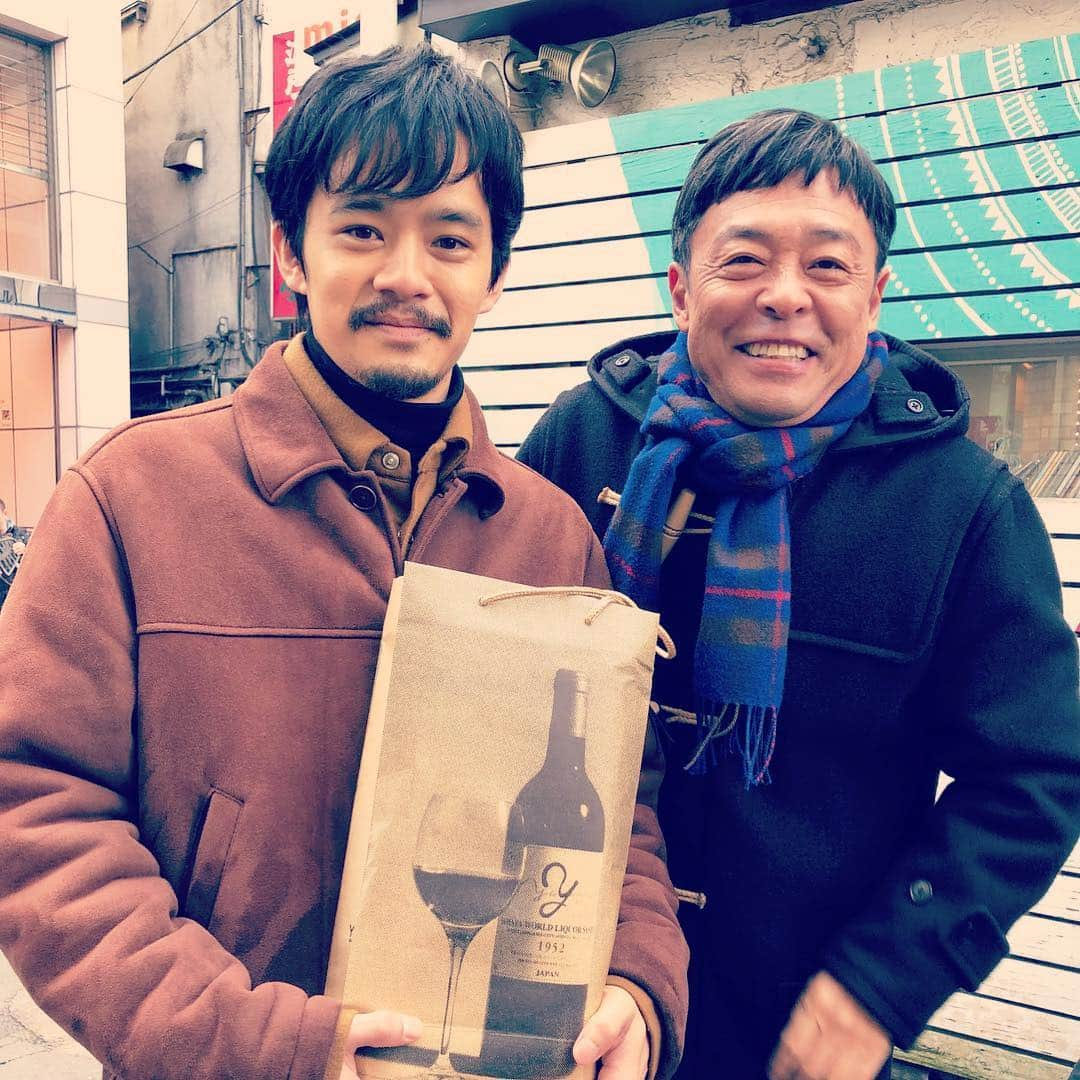 渋井直人さんのインスタグラム写真 - (渋井直人Instagram)「. 本日深夜1時から#テレビ東京 で最終話放送！ . ピータードッグ店主役  #池松壮亮 さんクランクアップ👏🏻 . . #デザイナー渋井直人の休日 #渋井直人のオフショット📷 #渋井直人 #光石研 #渋井直人のツーショットシリーズ👫 #本日最終話放送！！」4月4日 18時05分 - shibuinaoto