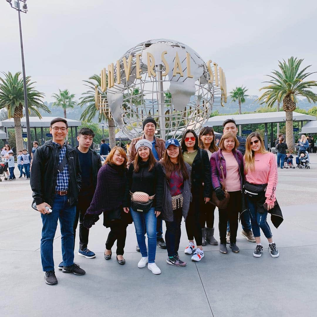 Alexa Ilacadさんのインスタグラム写真 - (Alexa IlacadInstagram)「Ohana means family. And family means nobody gets left behind or forgotten 🤗♥️ #lafamilia (insert kuya @bigboyal, Eunice, Jaja, kuya Bam, ate Abby & Paige) #alexastravels」4月4日 18時05分 - alexailacad