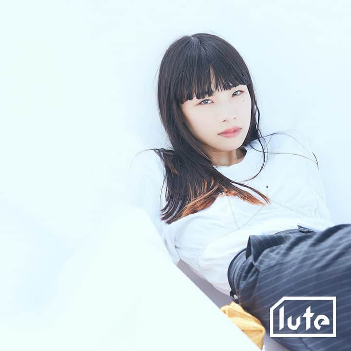 lute / ルーテのインスタグラム：「【Pick Up Artist : Utae】 コンポーザー 、トラックメイカーなど多方面でマルチに活動中の女性アーティスト・Utae(@utaeeeeee)をピックアップ！ 4月1日よりニューシングル「Beautiful Hell」配信中🎵 左にスワイプしてね👆 . . Music by Utae Photo by @toyotatoyou  #lute #lutemedia #music #Utae」