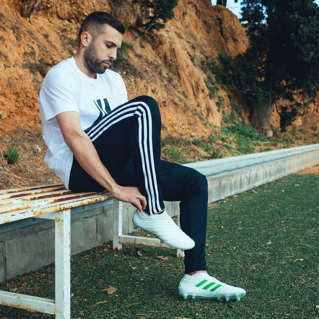 ジョルディ・アルバさんのインスタグラム写真 - (ジョルディ・アルバInstagram)「Con ganas de disfrutarlas!!! 😉👌 #DareToCreate  #creadoconadidas  #COPA19」4月4日 18時08分 - jordialbaoficial