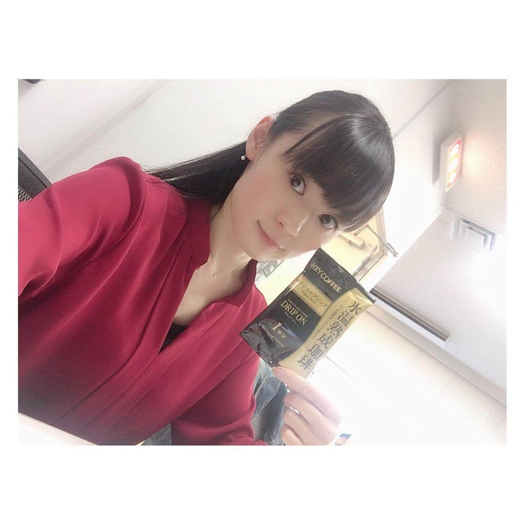 柳野玲子さんのインスタグラム写真 - (柳野玲子Instagram)「今日の珈琲☕️ 大人なブラック派です^ ^✨ 少なめのお湯を注ぐとより濃い珈琲になって最高☕️ #デイリーニュース #生放送 #キャスター #休憩中 #珈琲 #コーヒー #ブラック #氷温熟成珈琲 #ブレイクタイム」4月4日 18時09分 - yanaginoreiko