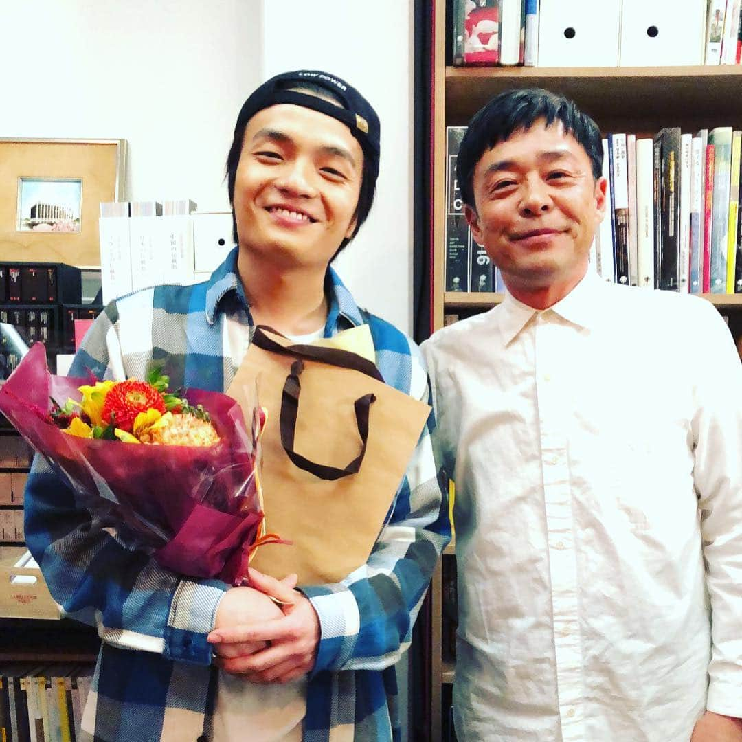 渋井直人さんのインスタグラム写真 - (渋井直人Instagram)「. 本日深夜1時から#テレビ東京 で最終話放送！ . 杉浦ヒロシ役  #岡山天音 さんクランクアップ👏🏻 . . #デザイナー渋井直人の休日 #渋井直人のオフショット📷 #渋井直人事務所 にて #渋井直人 #光石研 #渋井直人のツーショットシリーズ👫 #本日最終話放送！！」4月4日 18時09分 - shibuinaoto