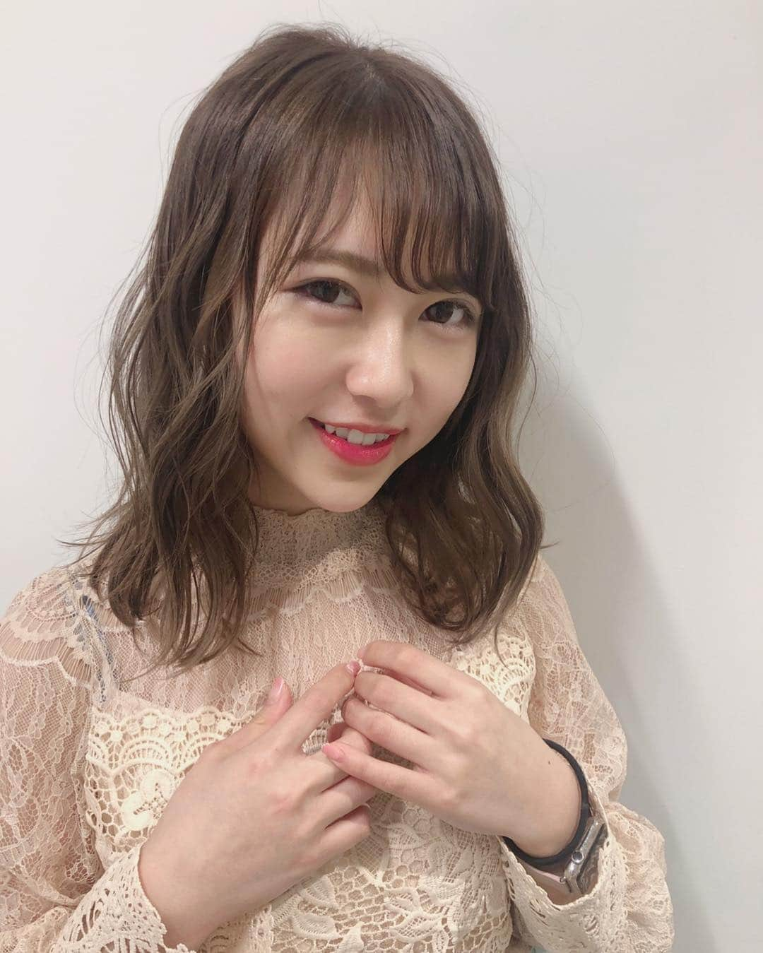 塚本美玲さんのインスタグラム写真 - (塚本美玲Instagram)「4月のかみ﻿ ﻿ ﻿ ﻿ ﻿ .﻿ ﻿ .﻿ ﻿ .﻿ ﻿ ﻿ ﻿ ﻿ ﻿ ﻿ #hair#cut#color#change#salon#ヘアカラー#ミルクティー#ミルクティーベージュ#ココア#april#instagood#selfie」4月4日 13時12分 - mire_nyan