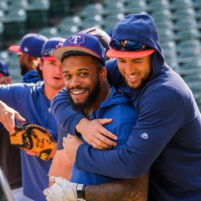 デライノ・デシールズ・ジュニアのインスタグラム：「Always good seeing my big bruh Geeg. Until next time! 🤙🏾 #lonestarseries」