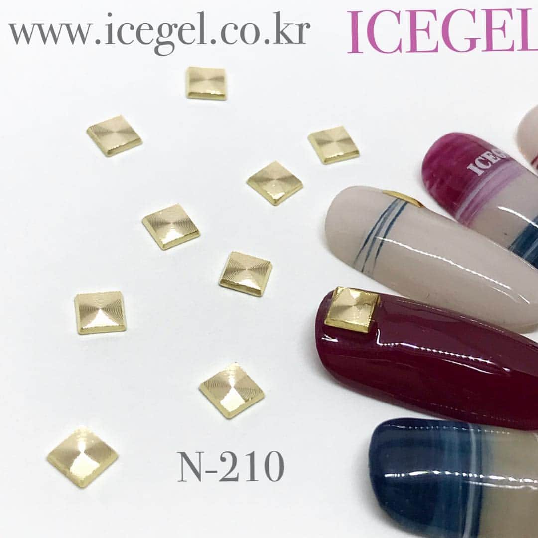 Icegel Nailさんのインスタグラム写真 - (Icegel NailInstagram)「아이스젤 NEW 파츠 N-210 . - 말이 필요없는 인기파츠!!. 심플 포인트 데코용 사각스터드👍🏻 - 📌구매는 사진에 태그 클릭. -  아래 ⬇️사이트에서 부탁드려요^^. - 쇼핑몰 -->www.icegel.co.kr  문의 -->031-904-6415. - 대구.경북담당:010-4927-8301 (이진현부장) . 서울.경기.제주:010-3589-9639(윤민부장) _」4月4日 13時25分 - icegelnail