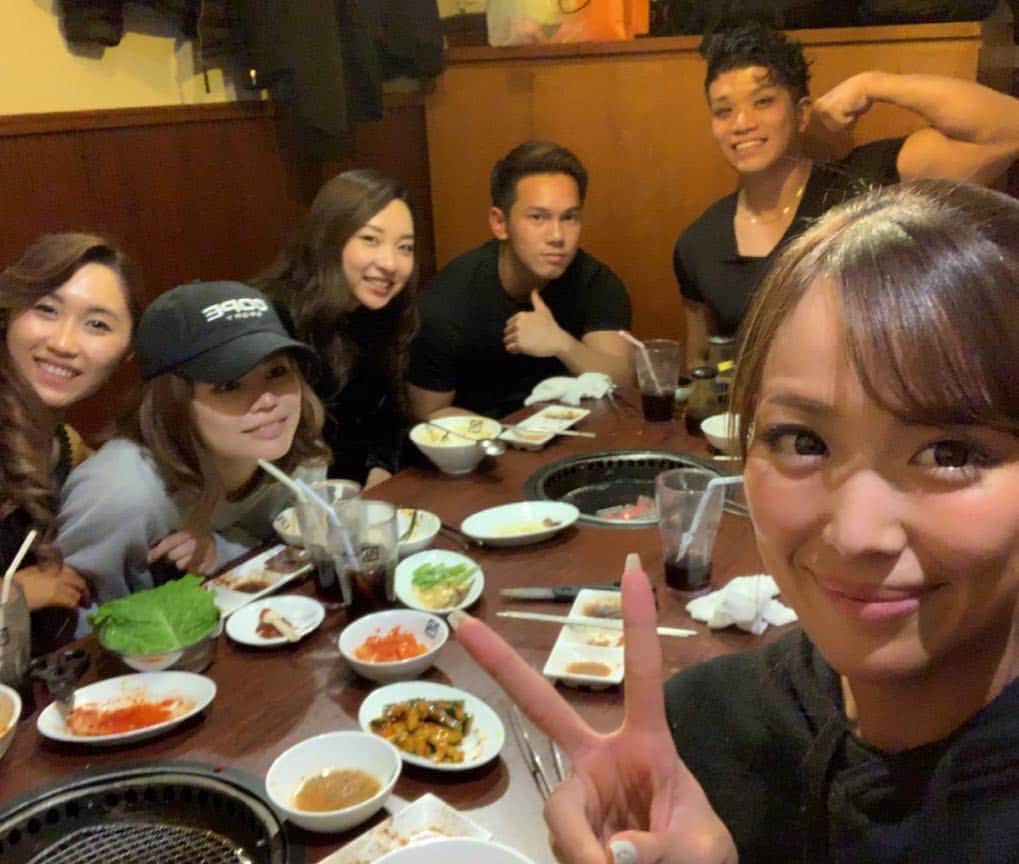 さーたんさんのインスタグラム写真 - (さーたんInstagram)「* * * 2018 BBJ前橋で出会った仲間❤️ * 去年の6月にコンテスト初挑戦して まさかこんなに仲良くなるとはね😭🙏 皆個性強くて面白い😂 * 家族で例えるなら👇らしい... @0nkr_61 パパ @drpepper_saori ママ @saachi_10 長女 @aris_yoga314 次女 @mtk_tkd 末っ子 @s_honey917 おばあちゃん 最後まじ笑ったwwwww * * ほんとに心強い仲間🤝 今年は団体別だったり大会でなかったり 皆それぞれバラバラだけど 励ましあって頑張ろうね😊💪🔥 本当にありがとう💕 * 次は5月❤️ もうすでに楽しみ😂🎉 * ところで皆さん動画なにしてるのwwwwww * * * #サマスタ #サマースタイルアワード  #ssa #ビューティーフィットネス #ビューティーフィットネスモデル #モノキニ #ビキニ #ダイエット #diet #減量 #痩せる #痩せたい #海 #水着 #スプリングカップ #減量 #コンテスト #フィットネス #さーたんと減量」4月4日 13時31分 - saachi_10
