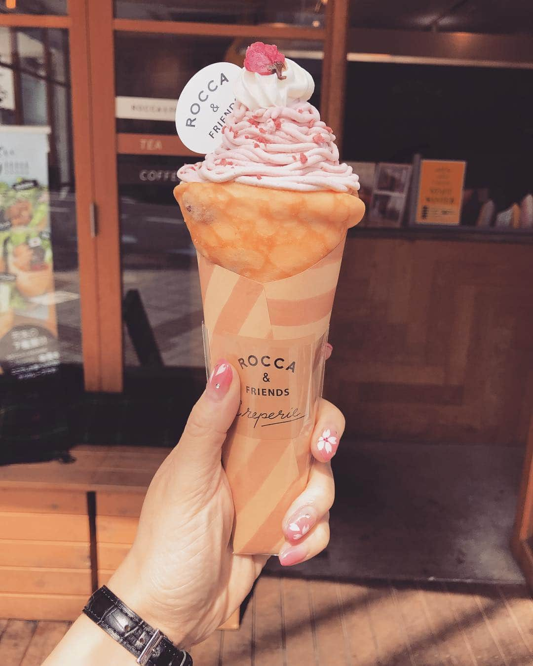 キャシー・リードさんのインスタグラム写真 - (キャシー・リードInstagram)「桜クレープ🌸 #sakura #crepe #delish #sakuraseason #spring #lovejapan」4月4日 13時28分 - cmr2070