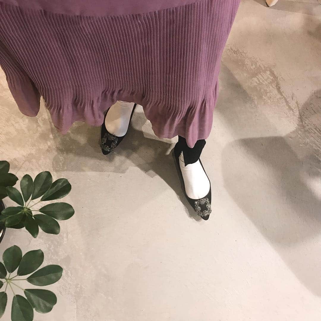 堀江直美さんのインスタグラム写真 - (堀江直美Instagram)「最近とても人気なPURPLE OP💜 * ONの日もOFFの日も活躍！ * 素材感も良くパール合わせでPartyなどにもオススメです🥂 * #HIAND#coordinate#outfit#manoloblahnik#hermes#マノロブラニク#エルメス#スカーフ#スカーフアレンジ#ワンピース#ワンピコーデ#いつコ#partyop#結婚式コーデ#ピコタン#hnHIAND#巻き髪#ヘアアレンジ」4月4日 13時40分 - naomiiiiiiiiiiii