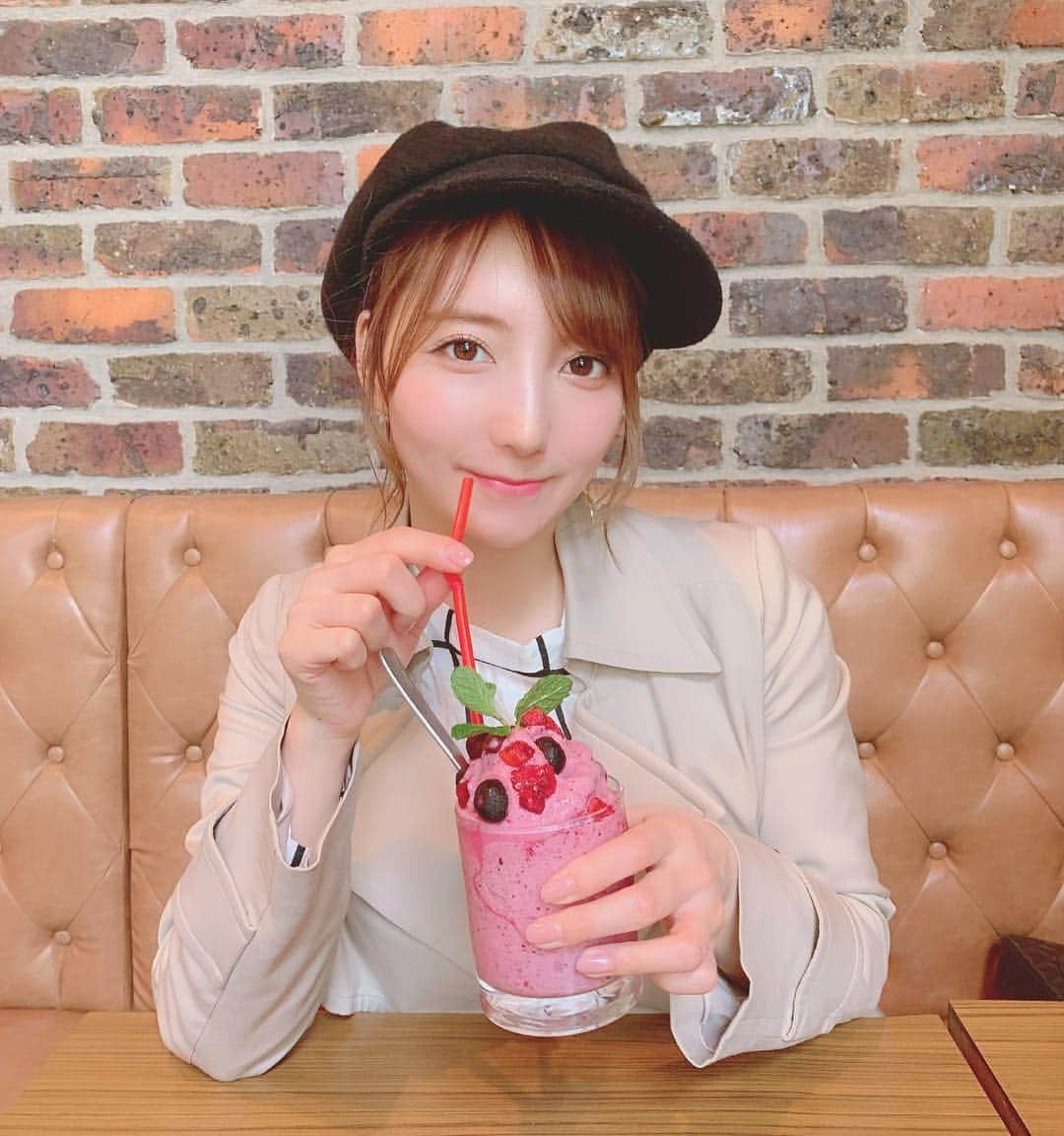 堀みづきさんのインスタグラム写真 - (堀みづきInstagram)「ベリースムージーおいしい🍓❤️ #cafe #dexeediner #smoothie」4月4日 13時50分 - mizuki_027