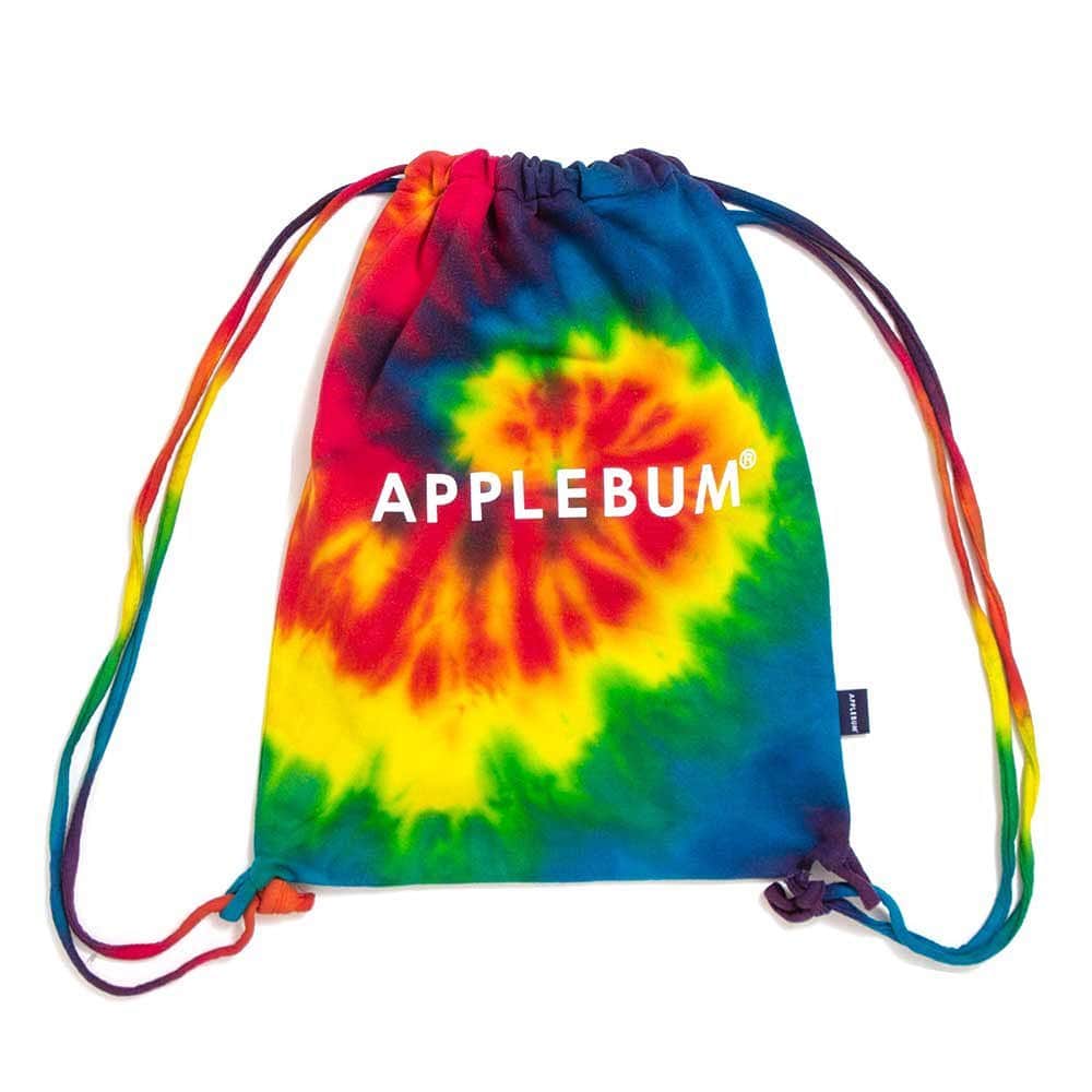 のインスタグラム：「🔷APPLEBUM新作入荷情報🔷  これからの時期に大活躍間違いなしのアイテム入荷しました‼️ まずは、GYM SACK‼️ 一点一点手作業でタイダイ染めを施し、ロゴをプリントしたスポーツバッグ😍シンプルなスタイリング時バッグがアクセントになり映えるアイテムです✨ 女性でもキッズでも合うサイズです！  お次は、定番人気商品のElite Performance ParkaとJogger Pants🤩  タイトめなシルエットで、型くずれが無くシワになりにくい生地を使用したアイテム👍ダンスの練習、運動時にも最適です‼️ セットアップでこの着心地を是非体感して欲しいです😎✨ 👇オンラインストアでも購入可能です👇 http://shop.dancers-c.com/?pid=141426164 ﻿ 電話通販も可能です😊 ﻿ お気軽にお問い合わせ下さい✨ ﻿ ﻿ ダンサーズコレクション原宿店 ☎03-5474-9575 ﻿ #APPLEBUM  #ダンコレ #ダンサーズコレクション #dancerscollection #tokyo #harajuku」