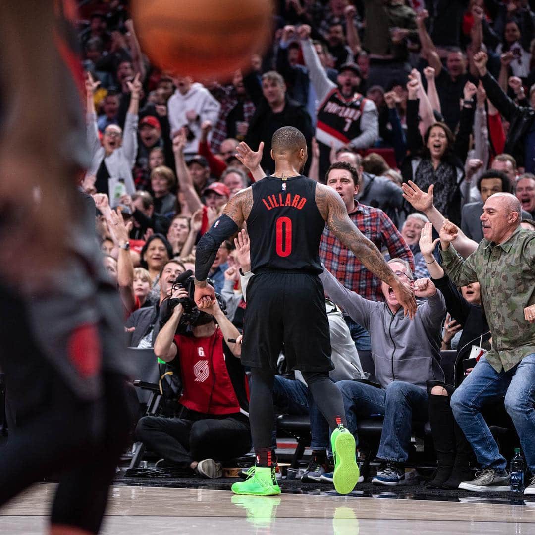 デイミアン・リラードのインスタグラム：「50 wins in RipCity! ✊🏽」