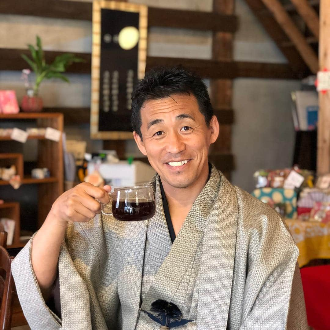 石田靖さんのインスタグラム写真 - (石田靖Instagram)「間寛平さんの熊本での新番組 TKUテレビ熊本の寛平ちゃん・奈々海の 『熊本がいい〜〜の❗️』で熊本城界隈の古町へ 歴史深い城下町を寛平さんと寺田奈々海アナとぶらり OAは4月16日19時から予定😆 お楽しみに〜〜 #テレビ熊本 #TKU #熊本がいいーの #かいーの #かかってます #間寛平 #寺田奈々海 #城下町 #古町 #西唐人町  #古民家カフェ #芋屋長兵衛  #いきなり団子美味しい #芋屋長兵衛商店  #2枚目の写真 #熊本城  #頑張れ熊本 #3枚目の写真 #桜満開 #一期一笑  #石田靖」4月4日 14時12分 - yasulog