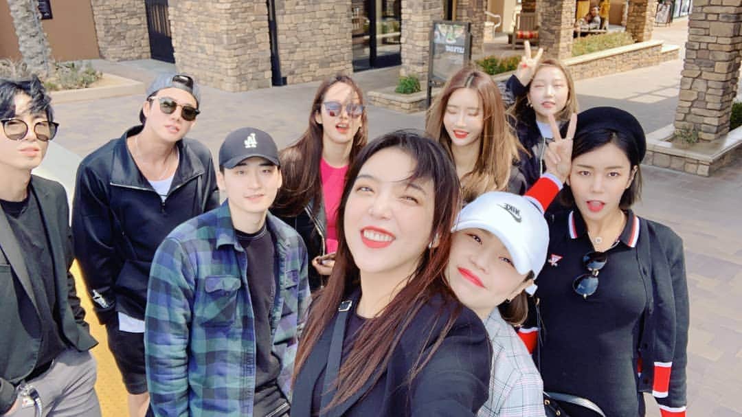 エナ さんのインスタグラム写真 - (エナ Instagram)「짧지만 좋아하는사람들과 있었던 LA🇺🇲 좋은추억많이쌓고갑니당💜 @team_aura37 @bornblack_official and free 한국가서 후유증 예약 ㅜㅜ흐규흐규」4月4日 14時36分 - eunkyung.shin