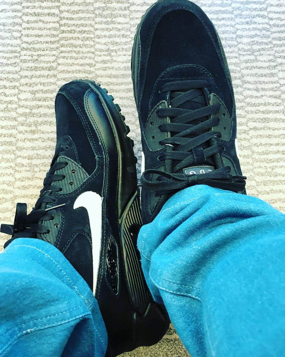 岡田義徳さんのインスタグラム写真 - (岡田義徳Instagram)「先日、NIKEIDにて出来上がったairmax90 攻めずにシンプルな配色にしましたがGoodです。 IDからBY YOUへ。  #岡田義徳  #airmax90 #nikeid  から #nikebyyou  へ」4月4日 14時43分 - yoshinori_okada_44