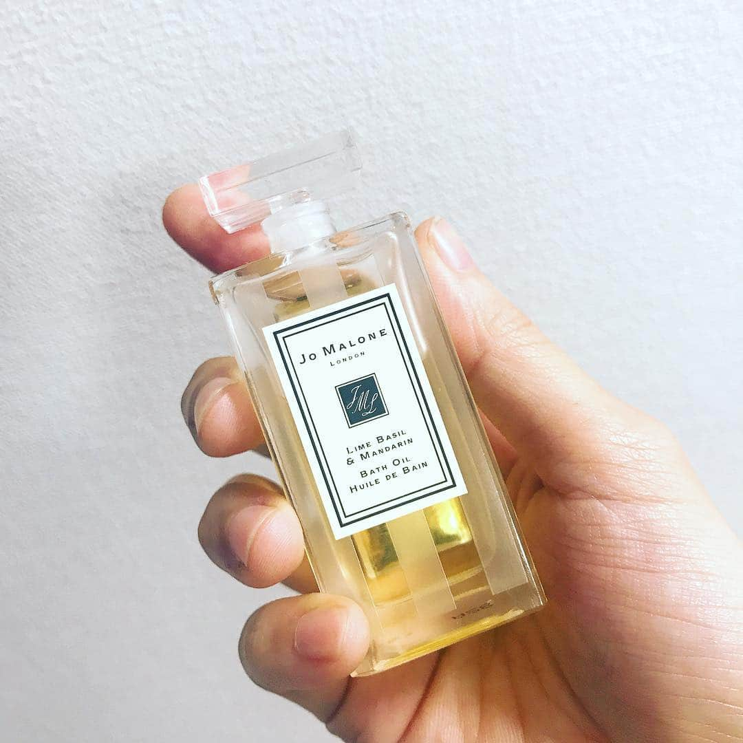 花瑛ちほさんのインスタグラム写真 - (花瑛ちほInstagram)「‪トークライブでファンの方から頂いた‬ ‪#jomalone のバスオイル💓💓‬ ‪お風呂に何滴か入れるだけでいい香りが広がりました🥺✨✨‬ ‪ベタつかないので流さず出られる😚‬ ‪いつもありがとうございます🥴❤️‬ ‪みんな色々よく知ってるなぁー🤔🎵‬ ‪#ジョーマローン‬ ‪#バスオイル‬ ‪#マンダリン‬ ‪#香りフェチ‬」4月4日 14時51分 - eichan1117