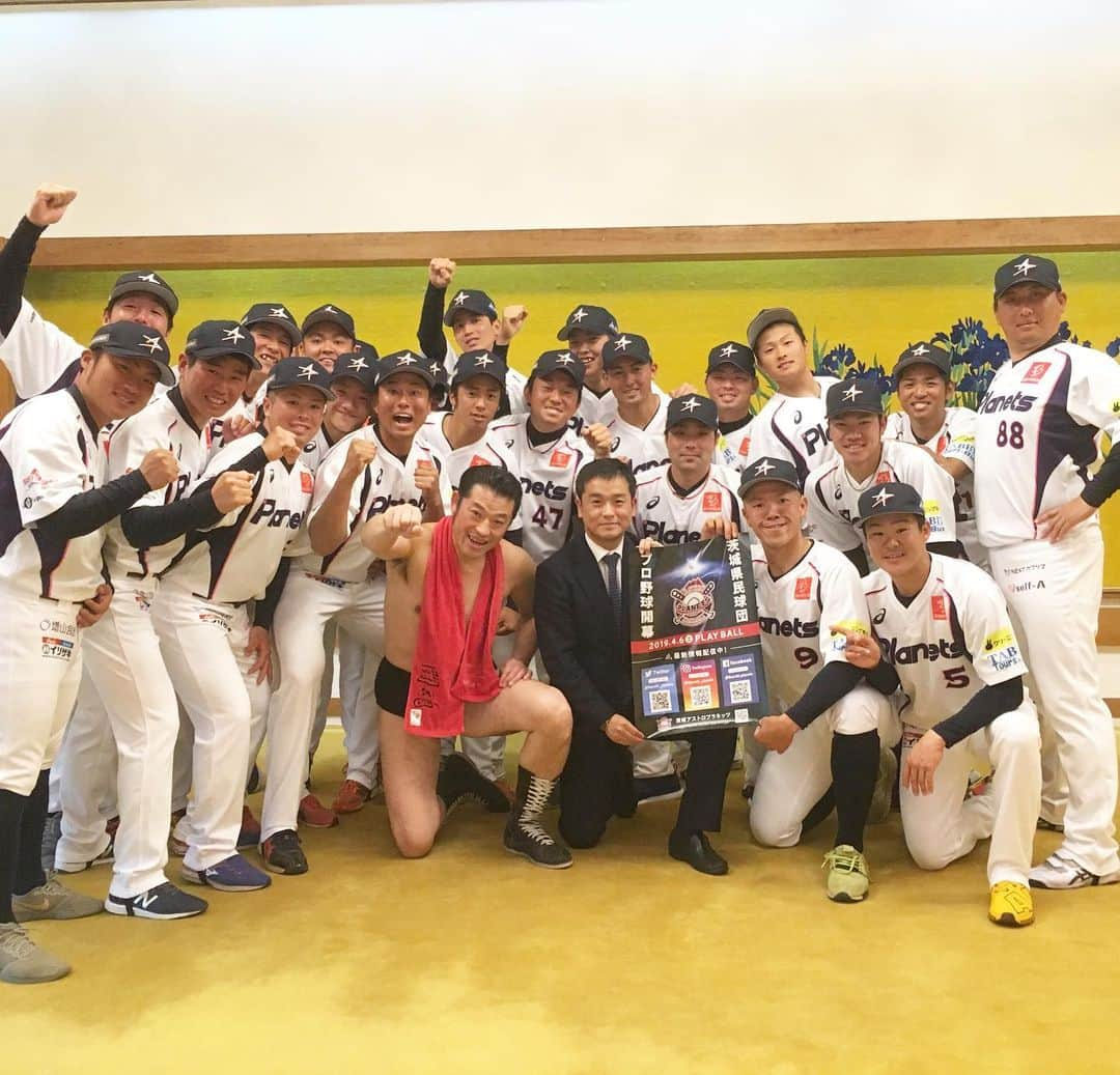 青山大人さんのインスタグラム写真 - (青山大人Instagram)「茨城県初のプロ野球チーム「茨城アストロプラネッツ」2019出陣式へ‼️ ワクワクしました😊因みに開幕戦は４月6日（土）ひたちなか市民球場です。  #茨城 #茨城県 #茨城アストロプラネッツ #アストロプラネッツ #プロ野球 #独立リーグ #ベースボールチャレンジリーグ #チームカラー #梅 #紫峰 #梅紫 #開幕戦 #ひたちなか市民球場 #栃木ゴールデンブレーブス #あんときの猪木 #茨城6区」4月4日 14時52分 - aoyamayamato