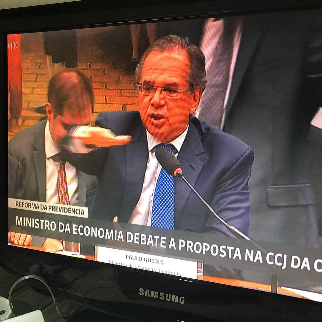 Susana Vieiraさんのインスタグラム写真 - (Susana VieiraInstagram)「Um homem preparado faz a diferença , mas como é “difícil”explicar o óbvio pra certas pessoas não é mesmo Sr. Paulo Guedes! De qualquer forma parabéns!!!🎉🍾🎈👏🏼👏🏼👏🏼」4月4日 14時55分 - susanavieiraoficial