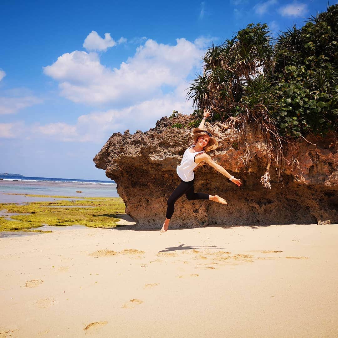 ダーシャ・ゲルムさんのインスタグラム写真 - (ダーシャ・ゲルムInstagram)「Take a leap of faith once in a while. You may be surprised. 🤗  #okinawa #expopark #nago #japan #leapoffaith #jump #freedom #escape #beach #vacation #amazing #love #nofilter #nature」4月4日 14時56分 - grmdas