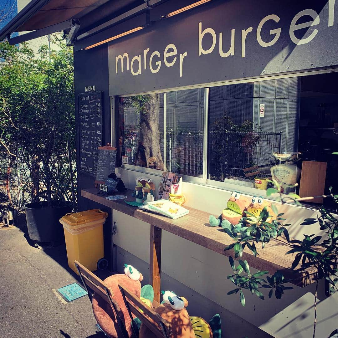 川嵜美佳さんのインスタグラム写真 - (川嵜美佳Instagram)「Today’s #lunch ♪ #margerburger !!! #yummy #burger #cheese #avocado #tokyo #japan」4月4日 15時04分 - mika_kawasaki