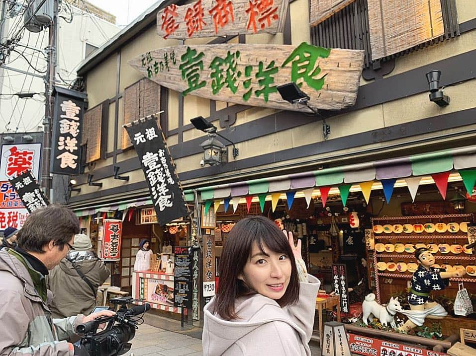 稲富菜穂さんのインスタグラム写真 - (稲富菜穂Instagram)「そして昨日から始まりました、 グリーンチャンネル📺「アナタの知らないウインズの世界」という番組に少し出演させて頂いています！. . 稲富はウインズ京都へぶらり🏃‍♂️. 浅野靖典さんもあちこちぶらり🏃‍♂️🏃‍♂️. . MCは鈴木淑子さんと須田鷹雄さん と素敵な方々が出演されてる番組です🙇‍♂️. . うどん...食べたいなぁ、園田のお茶飲みに行かなくちゃぁ...。. . ってなるよ🍺. 稲富が食べた壱銭洋食さんもめちゃくちゃ美味しかったので皆様も是非☺️💕. . 4月5日（金）14時〜15時 4月7日（日）20時〜21時 4月9日（火）21時〜22時 4月10日（水）21時〜22時 4月12日（金）14時〜15時 4月14日（日）20時〜21時 4月16日（火）24時〜25時 . . お時間合う時に見て頂けると幸せです🙇‍♂️ . 楽しかったなぁ。 全国のウインズ回ってみたいですね！ 今週日曜日はウインズ後楽園さんで桜花賞予想もあるのでそちらも宜しくお願いします🙇‍♂️（最後は宣伝かいっ）. . #アナタの知らないウインズの世界 #Gch  #競馬 #keiba #ウインズ #ウインズ京都 #京都 #祇園 #花見小路 #壱銭洋食 #美味しかった #🍺 #日曜日はウインズ後楽園さん #よろしくお願いします #🙇‍♂️」4月4日 15時10分 - inatomi74