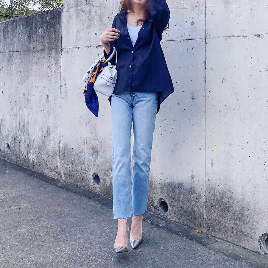 sayoko87さんのインスタグラム写真 - (sayoko87Instagram)「‪❥❥❥‬﻿ ﻿ shirt @ciaopanictypy﻿ #ティピーコーデ﻿ inner @uniqlo﻿ denim＆shoes＆bag @zara﻿ watch @henrywatches﻿ ﻿ ﻿ シャツは余り似合わないのですが…﻿ やっぱり春になると着たくなる👔✨﻿ #ciaopanictypy のリネンコットンシャツ﻿ 軽い着心地で嬉しいプチプラ❥﻿ 同素材のシャツがMEN'S・KIDSでも販売されるので﻿ 家族でリンクコーデも出来るよー👨‍👩‍👧‍👦💞﻿ ﻿ ハナも着れたら良いのにね…🐶❤︎"﻿ ﻿ ﻿ ﻿ #outfitoftheday#カジュアル#denim #fashion#cordinate#code#ootd#デニム #ootdfashion#outfit#today#locari#ママコーデ #ファッション#コーディネート#さよコ #プチプラ#instafashion#大人カジュアル」4月4日 15時23分 - sayoko.87