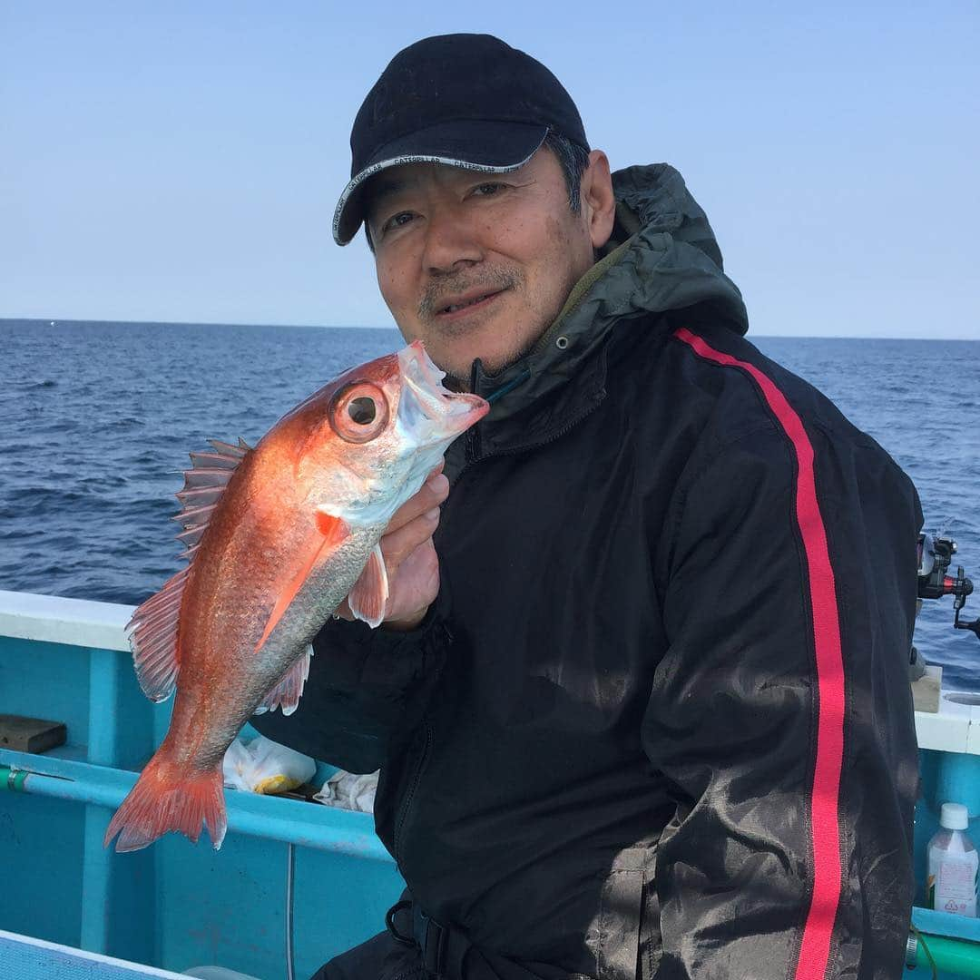 川目梢さんのインスタグラム写真 - (川目梢Instagram)「本日サンスポ掲載 神奈川県・三崎『えいあん丸』で赤いダイヤとも呼ばれるアカムツ釣りだよー🎣  え？写真はクロだって？ そ、そーなんです、アカムツは私の力不足となりお預け…クロムツだって高級魚だから許して〜  #三崎 #えいあん丸 #アカムツ#アカムツ釣り #釣り#釣りガール #釣り好きな人と繋がりたい #釣り女子」4月4日 15時33分 - kozukozu0615