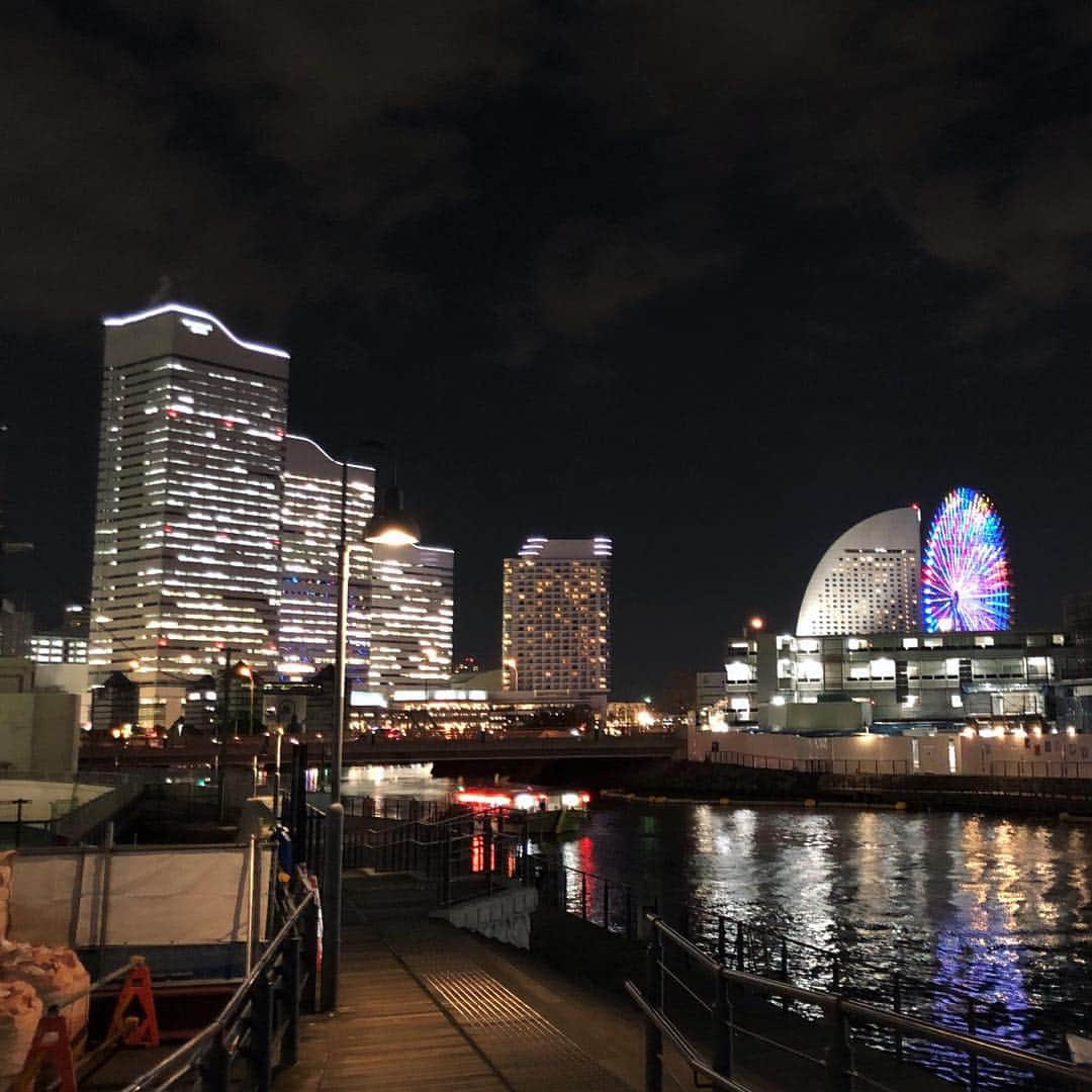 run+さんのインスタグラム写真 - (run+Instagram)「#横浜 #夜景 #みなとみらい #横浜マラソン2019 走った後に見たい景色  #横浜を走る世界が変わる 去年の横浜マラソンを思い出すなー♪」4月4日 15時41分 - runplus